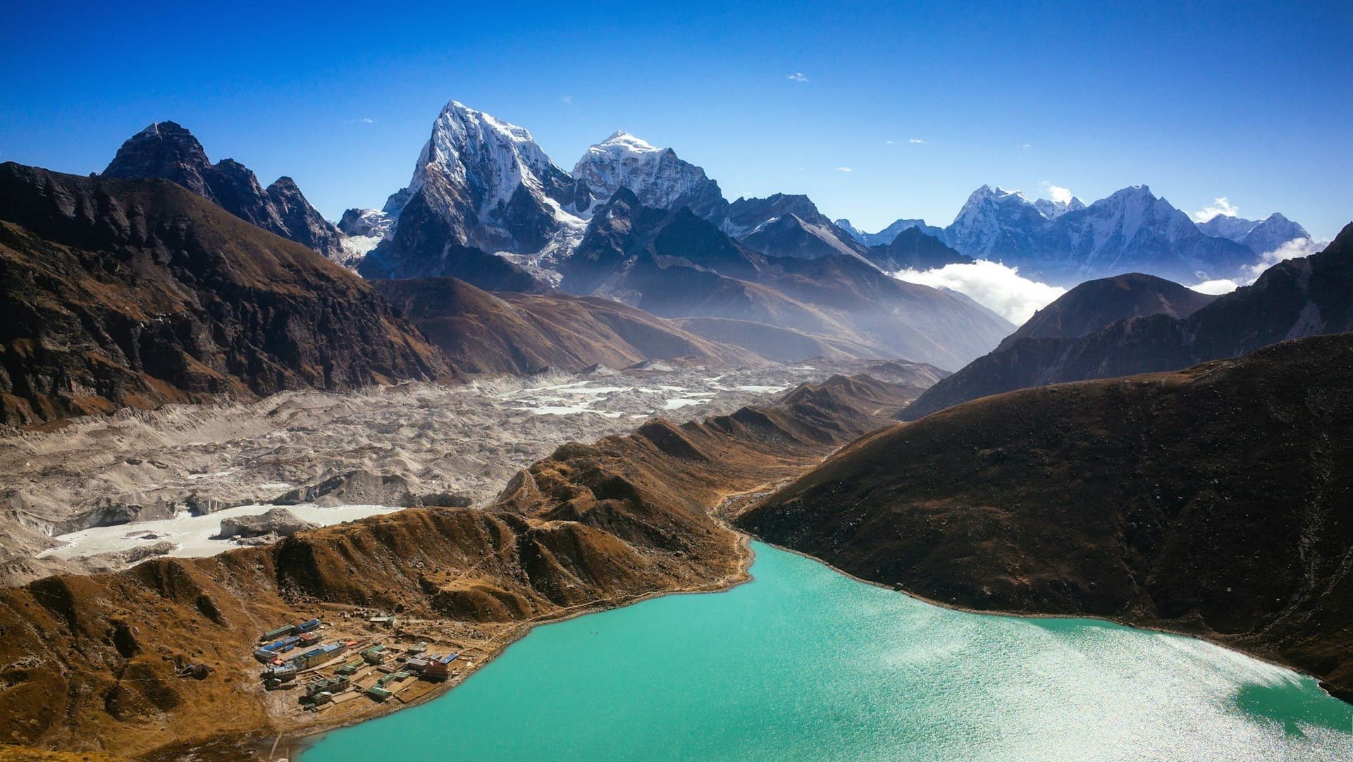 Rock and ice above the Gokyo valley in the Khumbu